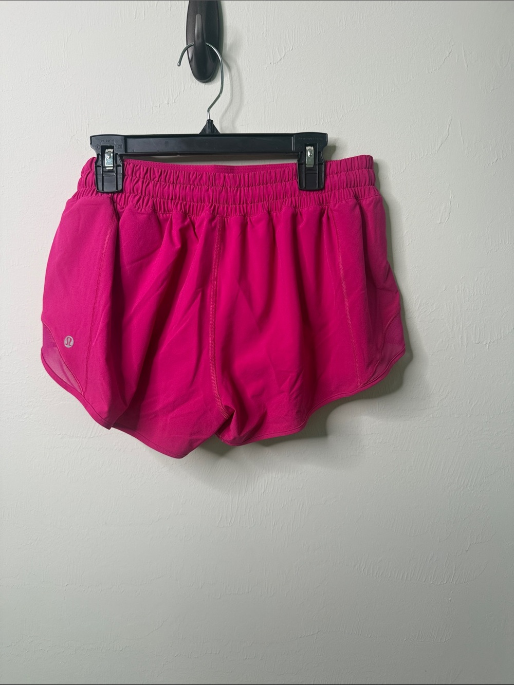 Lululemon Hotty Hot LR Short 2.5” *lined - Picture 2 of 5